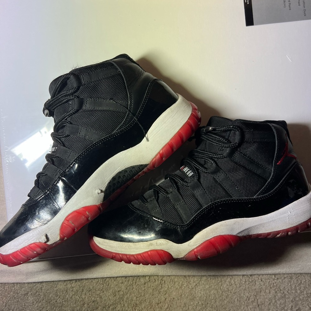 Jordan 11 “bred” Size 9
